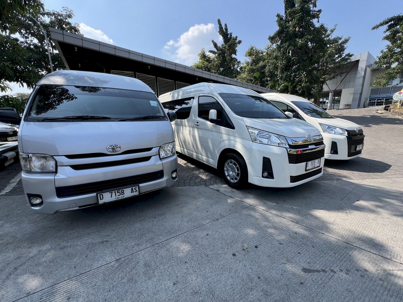 Bingung Cari Sewa Hiace Jogja dengan Sopir? Ini Masalah Umumnya