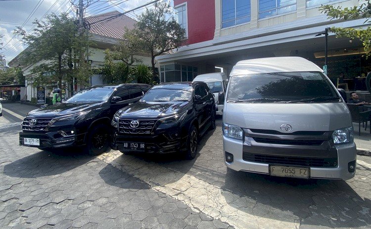 Sewa Mobil Jogja dengan Sopir & BBM | Armada Lengkap & Terpercaya